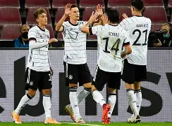 包含足球联赛热点：欧国联球队战术部署全面解析的词条