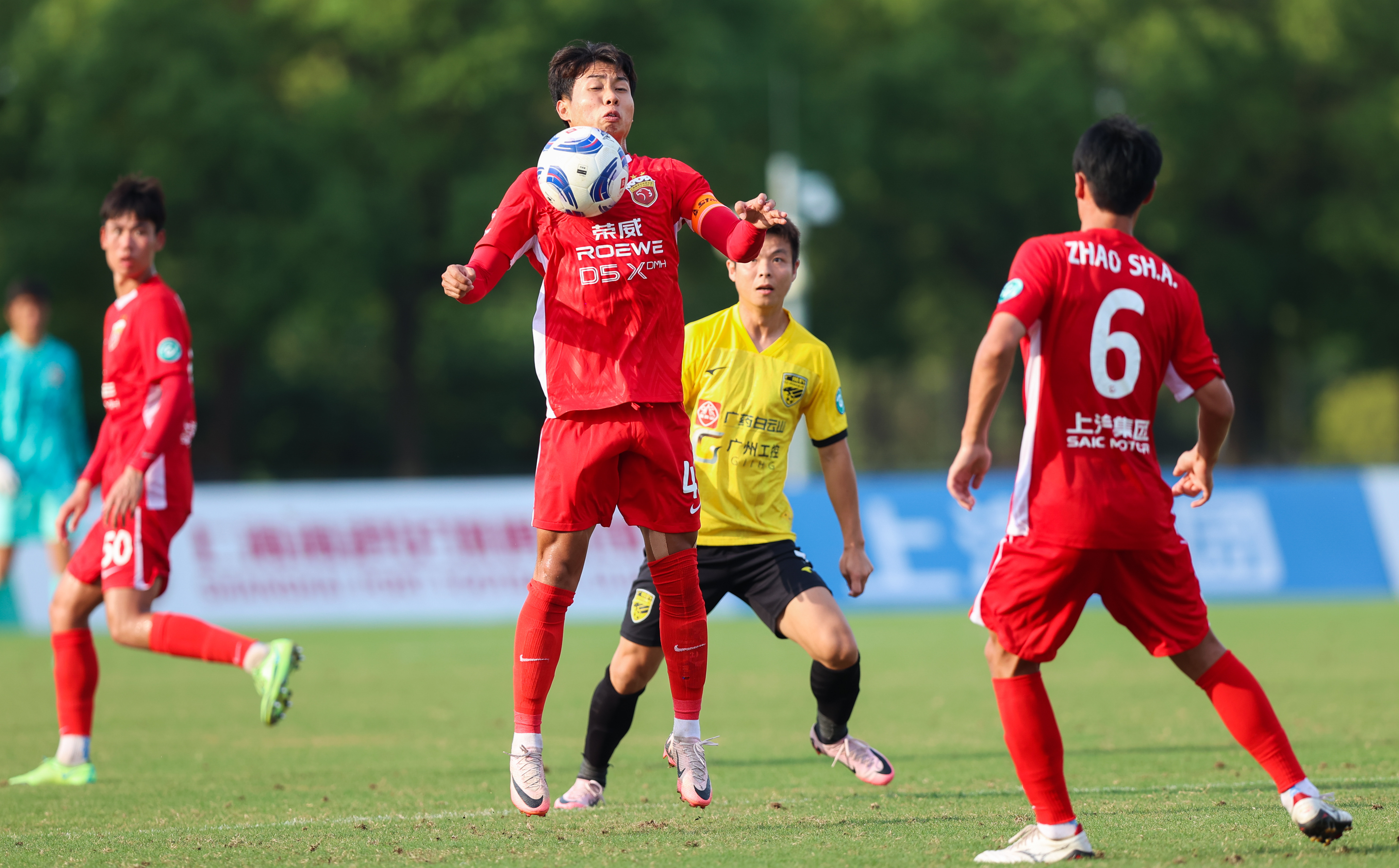 包含克罗托内逆转战胜对手，取得关键胜利的词条