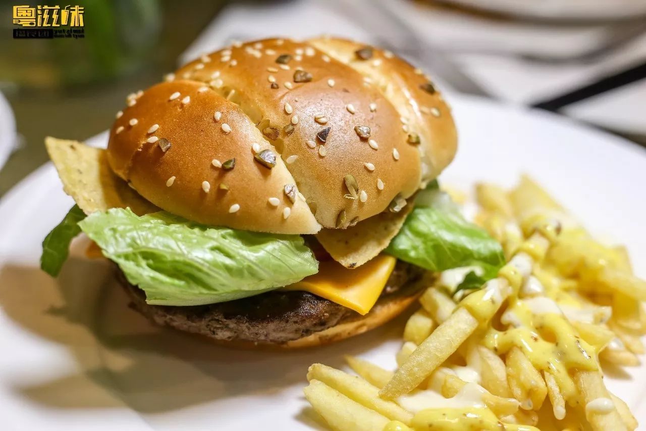 包含汉堡球员集体爆发表现强势冲击前列的词条