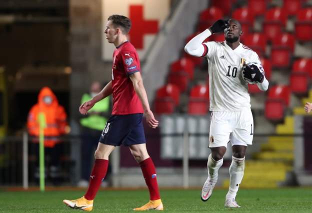 捷克后卫打破僵局，帮助球队连胜(捷克后卫打破僵局,帮助球队连胜的是谁)